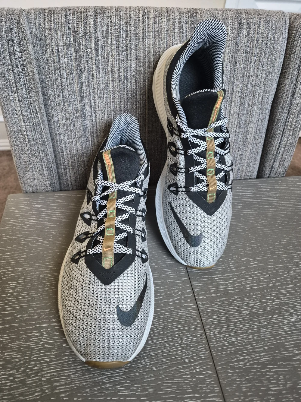 Nike Quest SE Men’s Grey, Black and White Athletic Running Shoes